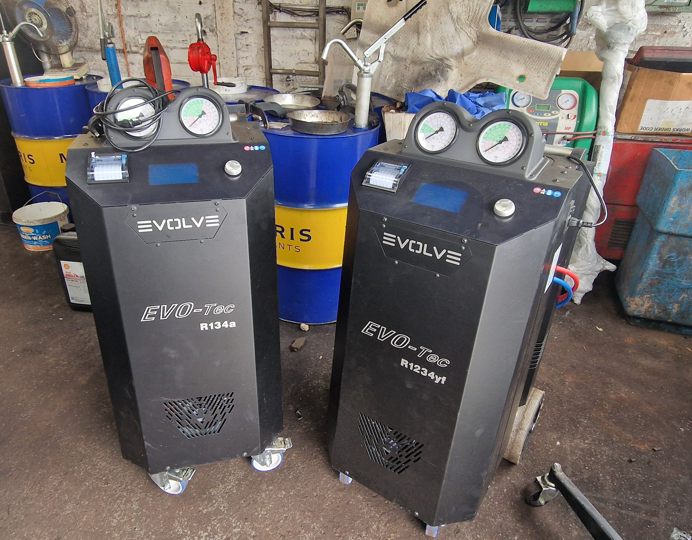 A.C.H. Autos Telford vehicle air conditioning service image.