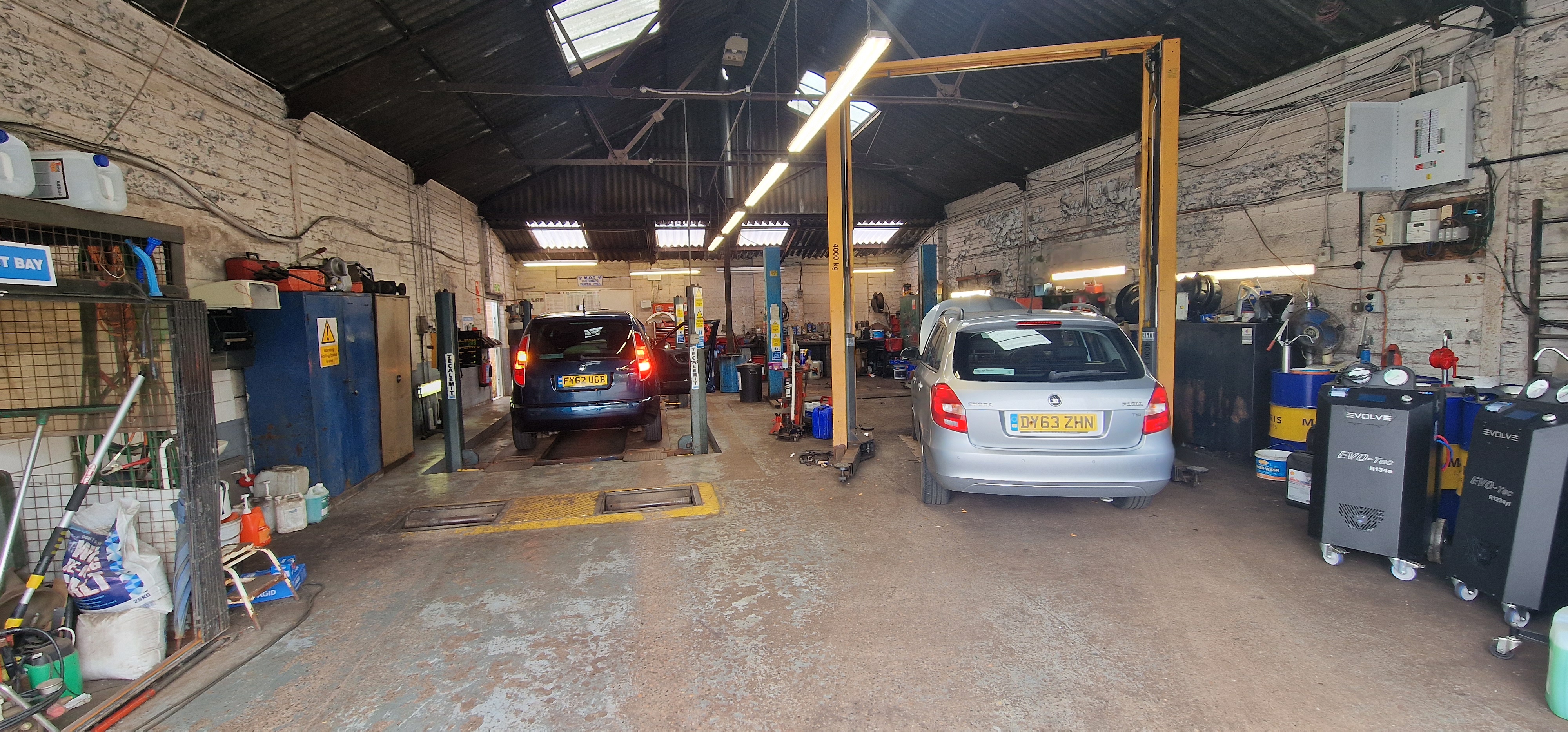 A.C.H. Autos Telford car garage image.